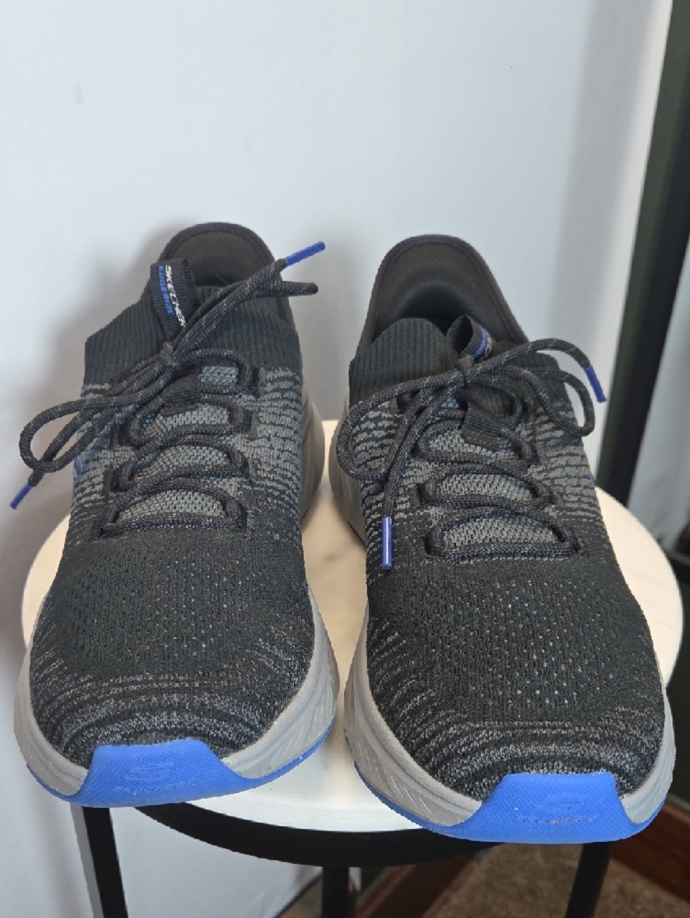 Skechers Men’s Black and Blue Step-ins Athletic Shoes Size 11.5 - Picture 2 of 9